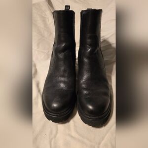 Sofft brand waterproof leather Chelsea ankle boots size 11 womens